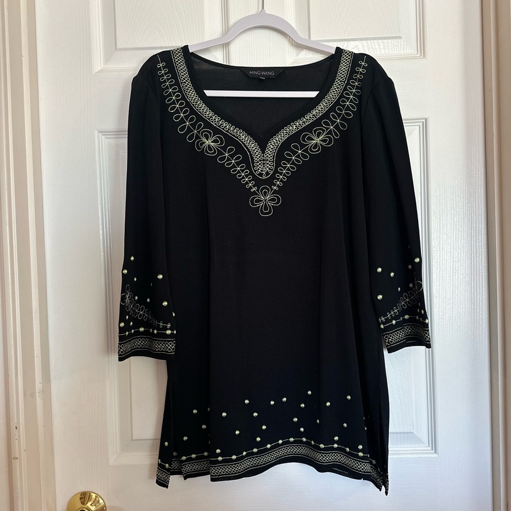 Ming Wang size Large black and lime green